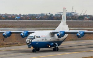Дозаправка грузового самолета в транзитном аэропорту
