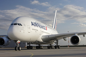 Авиалайнеру авиакомпании «Air France» пришлось совершить экстренную посадку в аэропорту Канады